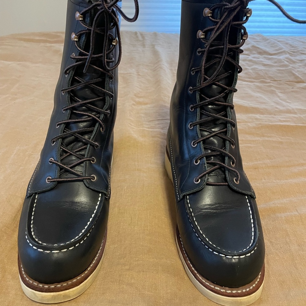Black Leather Red Wing Heritage Women's 8 in moc boot